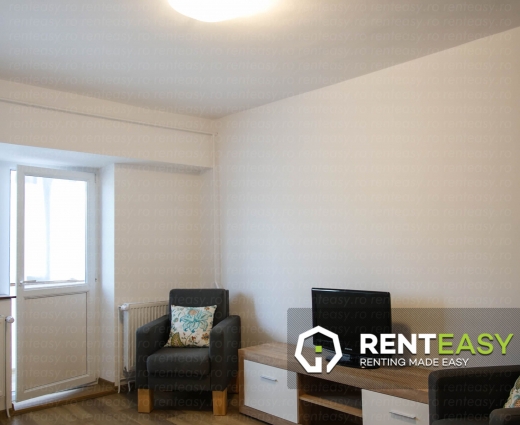 Apartament cu trei camere de inchiriat ,zona Podul de Fier 