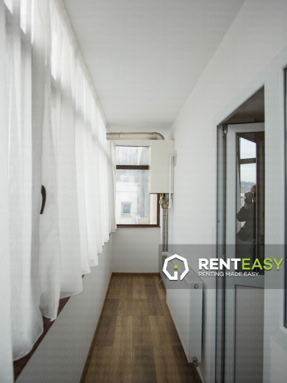Apartament cu trei camere de inchiriat ,zona Podul de Fier 
