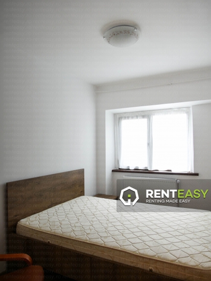 Apartament cu trei camere de inchiriat ,zona Podul de Fier 