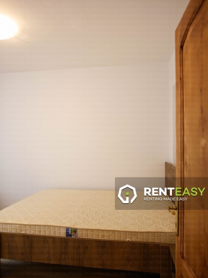 Apartament cu trei camere de inchiriat ,zona Podul de Fier 