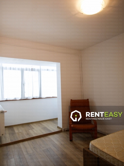 Apartament cu trei camere de inchiriat ,zona Podul de Fier 