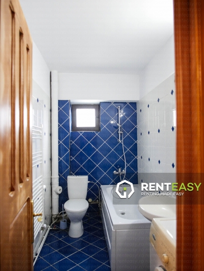 Apartament cu trei camere de inchiriat ,zona Podul de Fier 