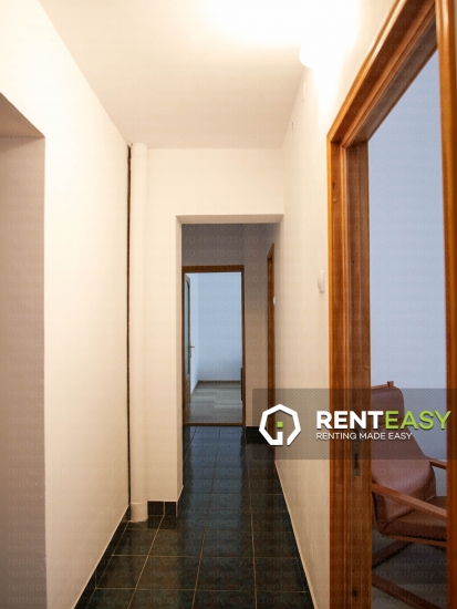 Apartament cu trei camere de inchiriat ,zona Podul de Fier 
