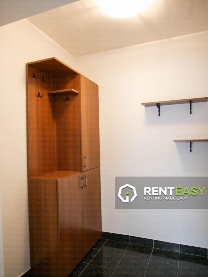 Apartament cu trei camere de inchiriat ,zona Podul de Fier 
