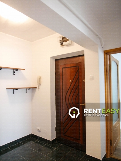 Apartament cu trei camere de inchiriat ,zona Podul de Fier 