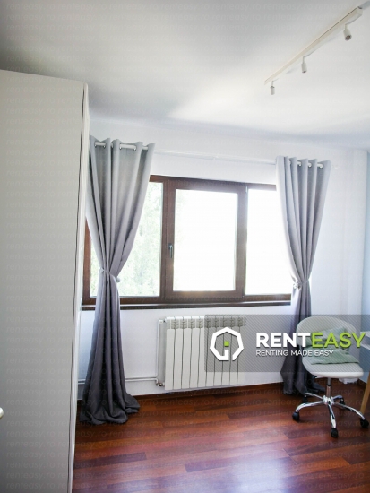 De inchiriat ! Apartament cu trei camere situat in zona Podu Ros - Splai Bahlui