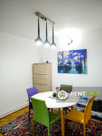 De inchiriat ! Apartament cu trei camere situat pe Bulevardul Independentei