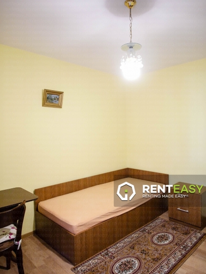 De inchiriat ! Apartament decomandat cu trei camere situat in zona Piata Unirii