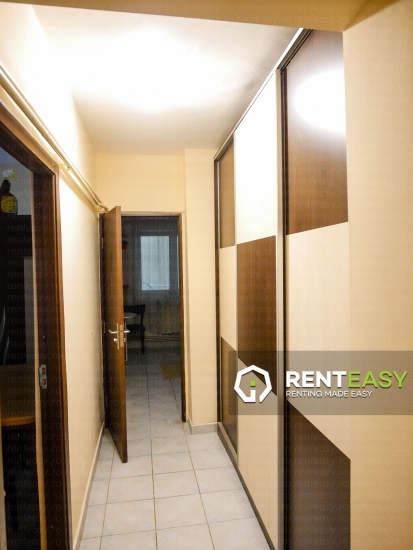 De inchiriat ! Apartament decomandat cu trei camere situat in zona Piata Unirii