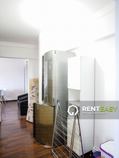 De inchiriat apartament cu 3 camere zona Piata-Unirii
