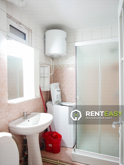 De inchiriat ! Apartament cu trei camere situat in Piata Unirii