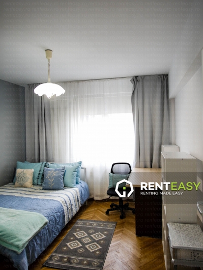 De inchiriat ! Apartament cu trei camere situat in Piata Unirii