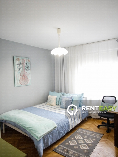 De inchiriat ! Apartament cu trei camere situat in Piata Unirii