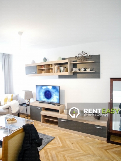 De inchiriat ! Apartament cu trei camere situat in Piata Unirii