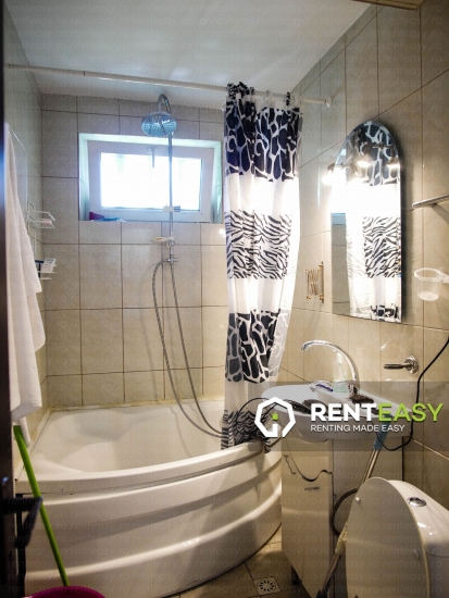 De inchiriat ! Apartament cu trei camere situat in zona Bucsinescu