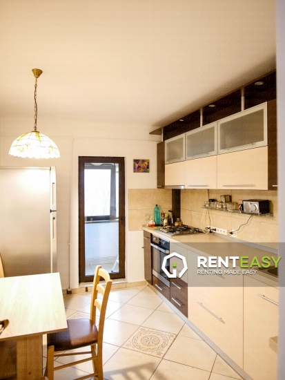 De inchiriat! Apartament cu trei camere situat in zona UMF
