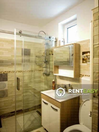 De inchiriat ! Apartament cu trei camere situat in Piata Unirii