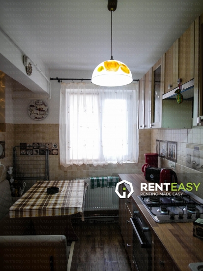 De inchiriat ! Apartament cu trei camere situat in Piata Unirii