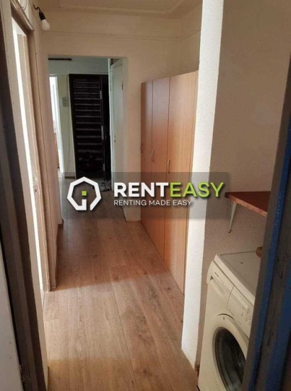De inchiriat ! Apartament cu trei camere de inchiriat situat in zona Tg. Cucu