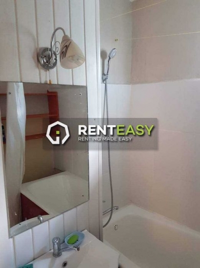 De inchiriat ! Apartament cu trei camere de inchiriat situat in zona Tg. Cucu