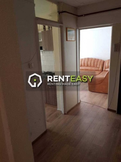 De inchiriat ! Apartament cu trei camere de inchiriat situat in zona Tg. Cucu