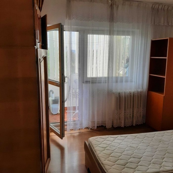 De inchiriat ! Apartament cu trei camere situat in zona Hala Centrala
