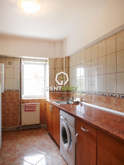 Apartament cu 2 camere decomandat situat in Centru - Podu de Fier