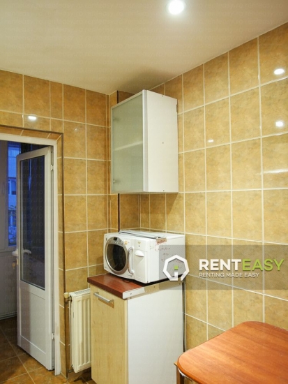 Apartament decomandat cu 3 camere Pacurari de inchiriat