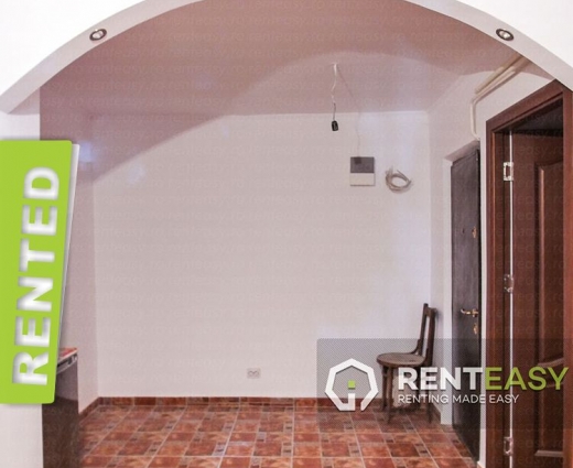 Apartament cu 2 camere nemobilat de inchiriat in Pacurari