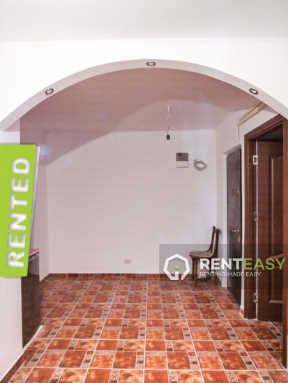 Apartament cu 2 camere nemobilat de inchiriat in Pacurari