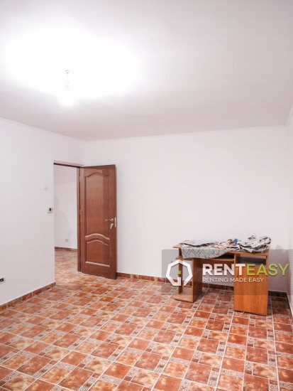 Apartament cu 2 camere nemobilat de inchiriat in Pacurari