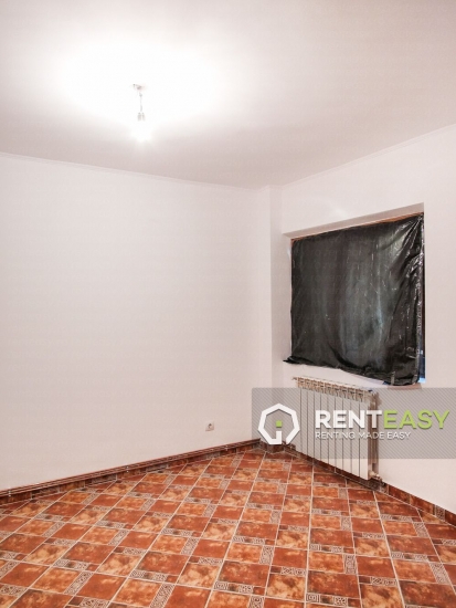 Apartament cu 2 camere nemobilat de inchiriat in Pacurari
