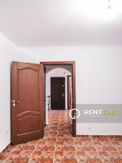 Apartament cu 2 camere nemobilat de inchiriat in Pacurari