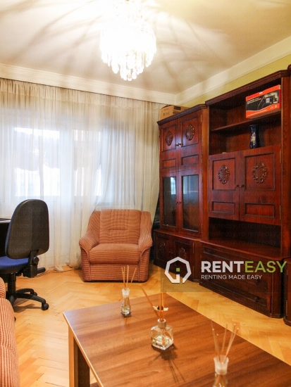Apartament decomandat cu 3 Camere de inchiriat in zona Podul de Fier