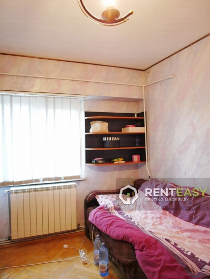 Apartament decomandat cu 3 Camere de inchiriat in zona Podul de Fier