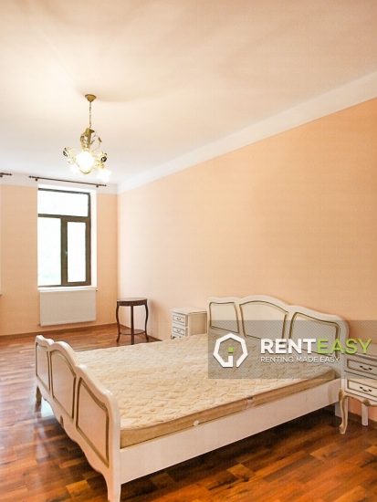 Vila cu 4 Camere de Inchiriat in Pacurari