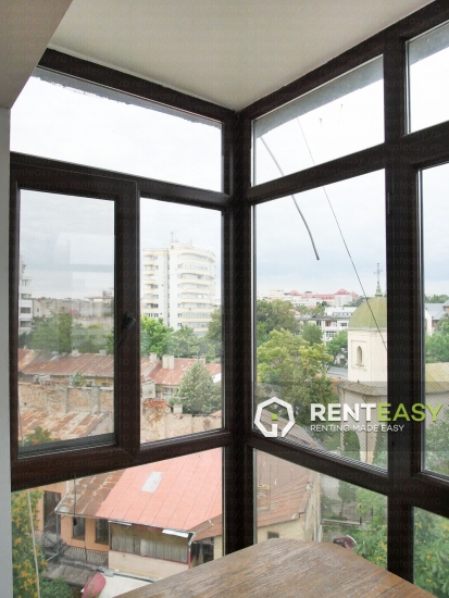 Apartament cu 3 Camere pe Stefan cel Mare de Inchiriat