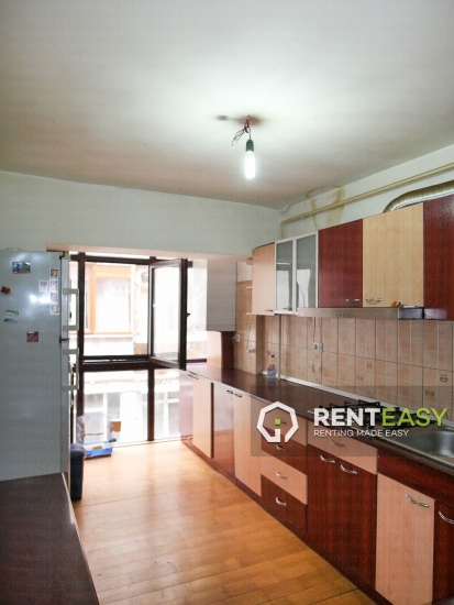 Apartament cu 3 Camere pe Stefan cel Mare de Inchiriat