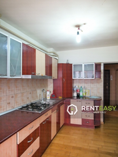 Apartament cu 3 Camere pe Stefan cel Mare de Inchiriat