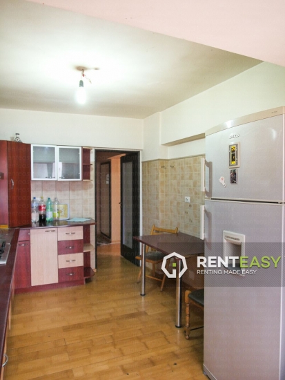 Apartament cu 3 Camere pe Stefan cel Mare de Inchiriat