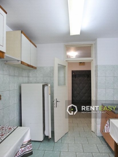 Apartament Decomandat cu 4 Camere in Nicolina de Inchiriat