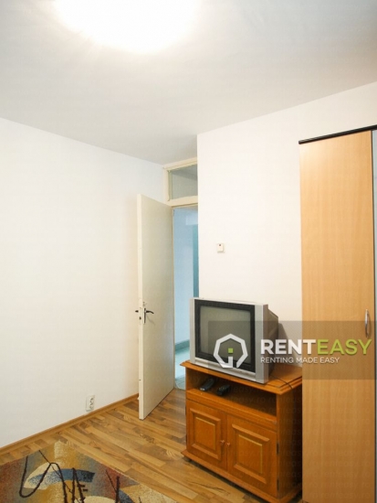 Apartament Decomandat cu 4 Camere in Nicolina de Inchiriat
