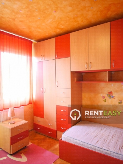 Apartament de inchiriat cu 3 Camere in Podul de Piatra