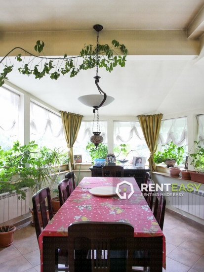 Casa cu 4 Dormitoare de Inchiriat in Centru - Bucsinescu