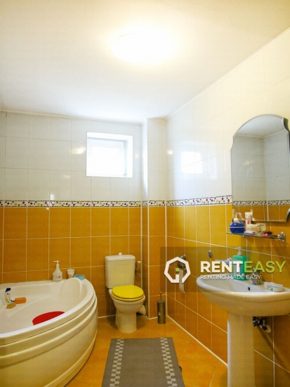 Casa cu 4 Dormitoare de Inchiriat in Centru - Bucsinescu