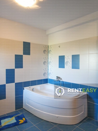 Apartament cu 3 camere de inchiriat la rond Pacurari