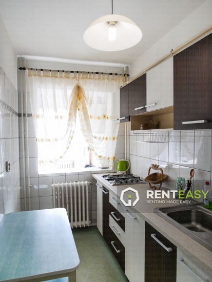 Apartament cu 3 Camere in Centru langa Moldova de Inchiriat