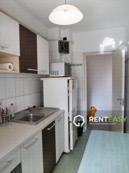 Apartament cu 3 Camere in Centru langa Moldova de Inchiriat