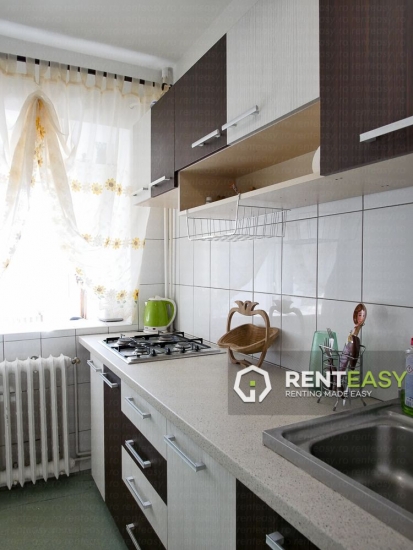 Apartament cu 3 Camere in Centru langa Moldova de Inchiriat