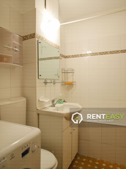 Apartament cu 3 Camere in Centru langa Moldova de Inchiriat
